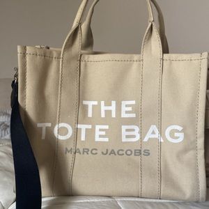 Marc Jacobs The Traveler Tote - Small Size